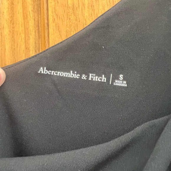 Abercrombie long-Sleeve One-Shoulder Twist Ruched Bodysuit - Picture 4 of 4